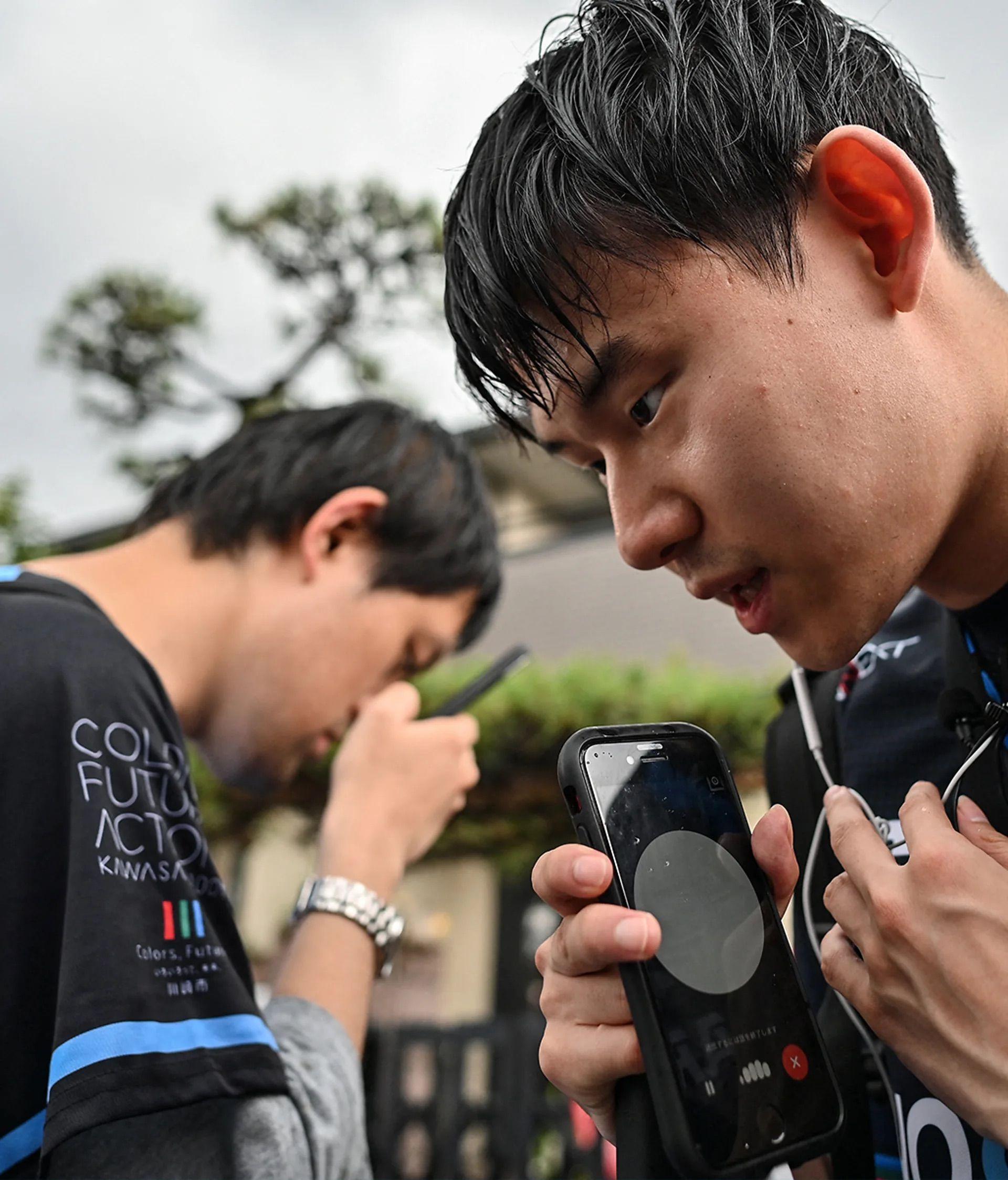 ��W���٤H�h���ۤ���A�P�{����ܡC�V�ӶV�h���٤H�h�}�l�̾a�H�u���z�A��U�L�̦b�P�D�@�ɤ��ɯ�P��ʡC�]Photo Credit: Getty Images / BBC News�^